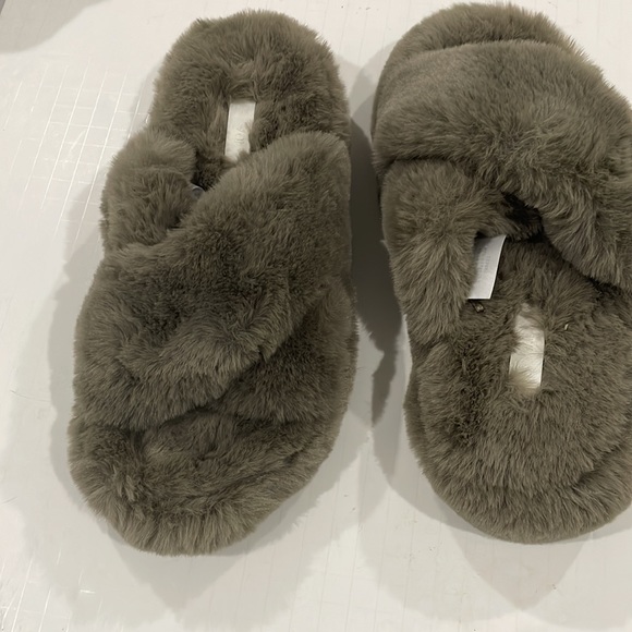 Fussy slippers - Picture 2 of 5